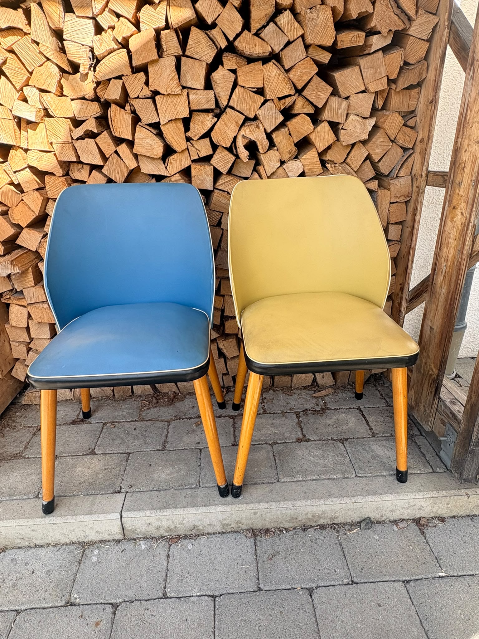 Vintage-Stuhl-Duo „Blau & Sonnengelb“ | 50er/60er Jahre